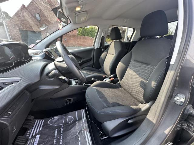 Peugeot 208 image 8