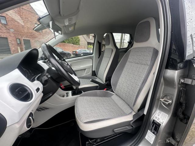 Volkswagen Up! image 4