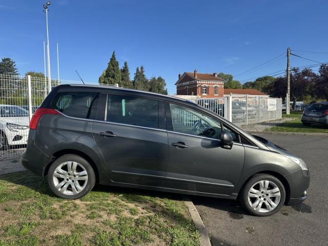 Peugeot 5008 image 1
