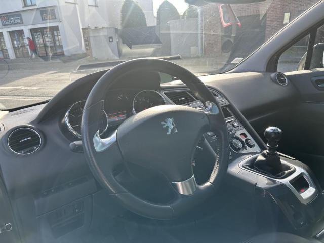 Peugeot 5008 image 2