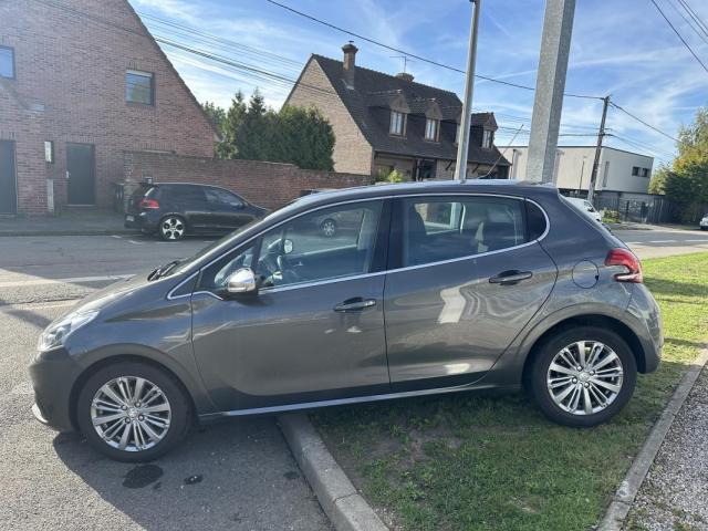 Peugeot 208 image 8