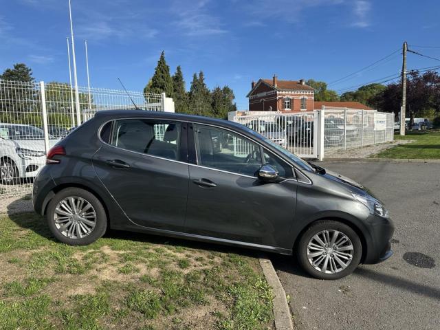 Peugeot 208 image 6