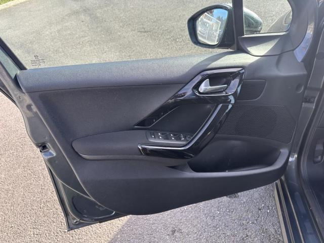 Peugeot 208 image 5