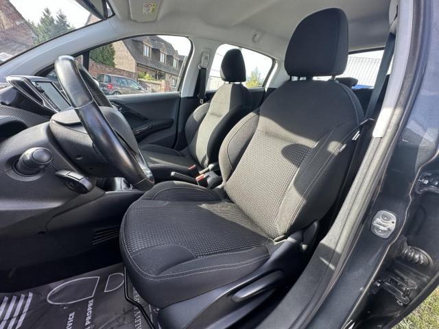 Peugeot 208 image 1