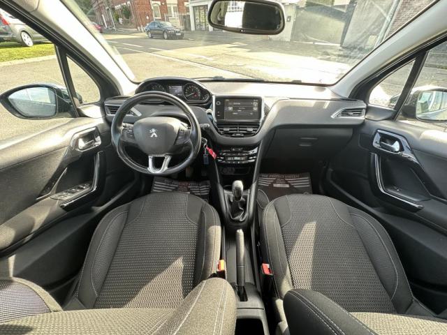 Peugeot 208 image 7