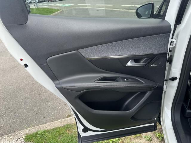 Peugeot 3008 image 2