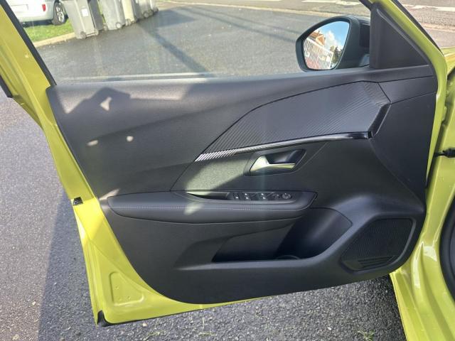 Peugeot 208 image 6