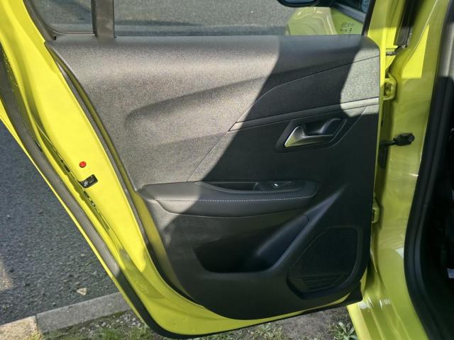 Peugeot 208 image 2