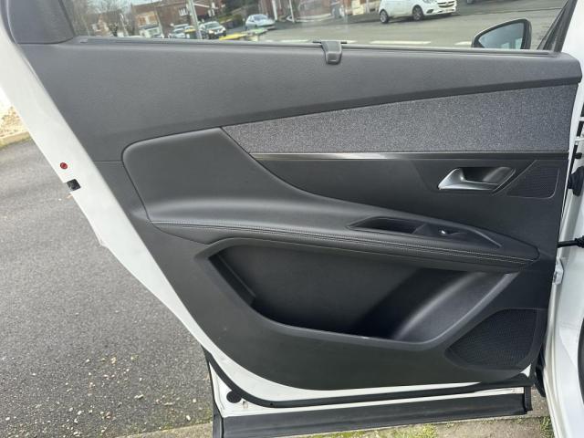 Peugeot 3008 image 8
