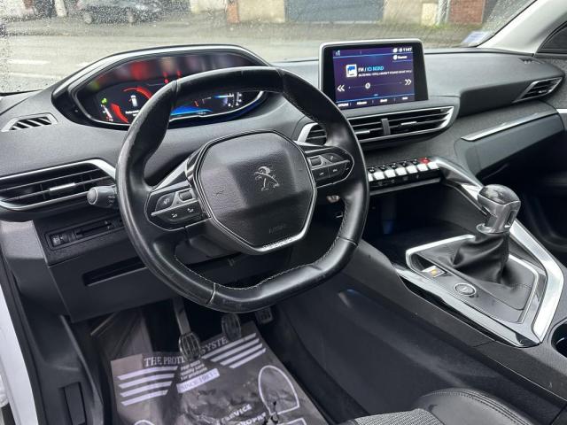 Peugeot 5008 image 2