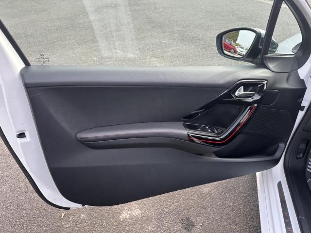 Peugeot 208 image 8