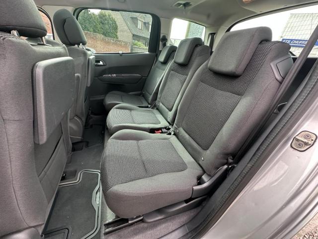 Peugeot 5008 image 1