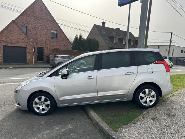 Peugeot 5008 image 9