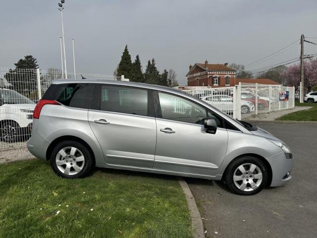 Peugeot 5008 image 2