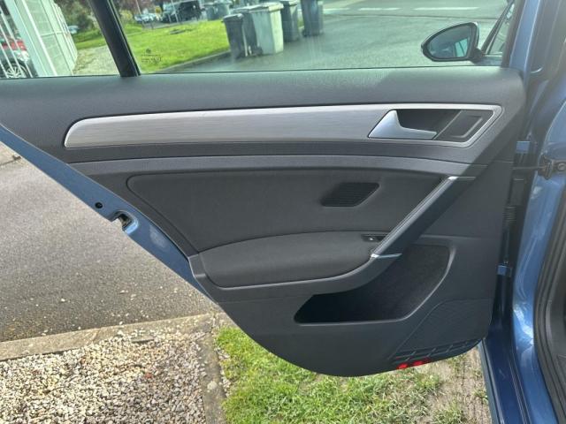 Volkswagen Golf Sw image 9