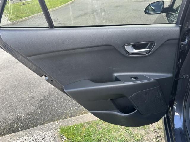 Kia Rio image 4
