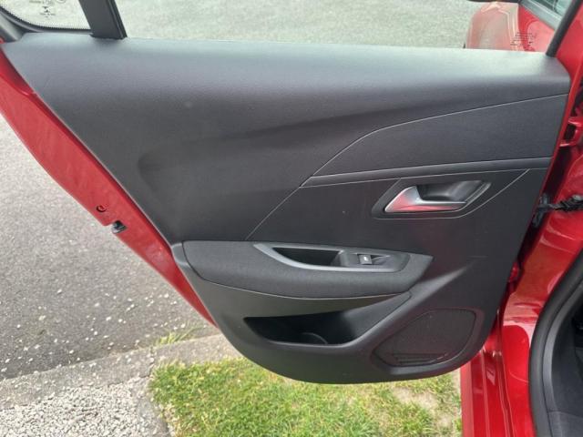 Peugeot 208 image 7