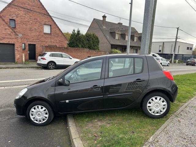 Renault Clio image 2