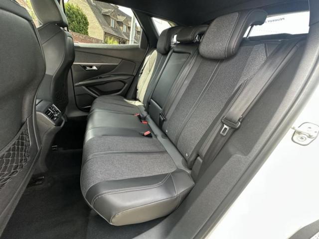 Peugeot 3008 image 2