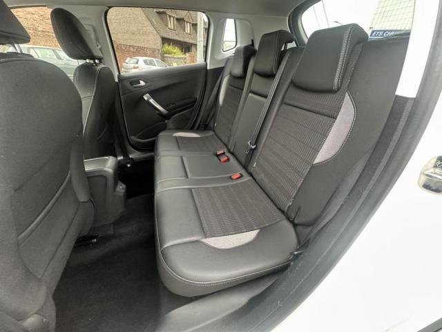Peugeot 2008 image 1