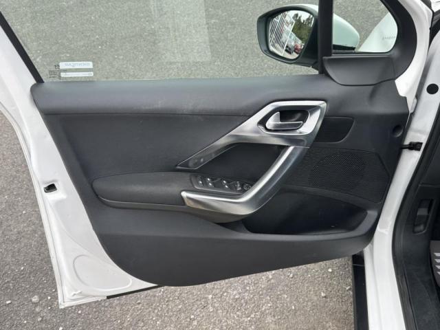 Peugeot 2008 image 9