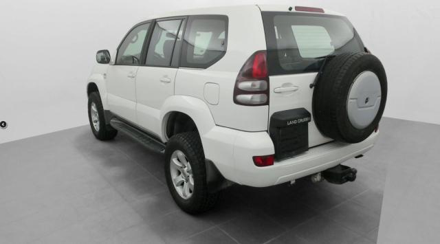 Toyota Land Cruiser image 5