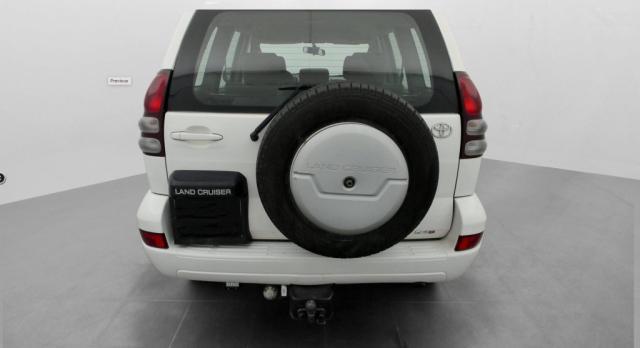 Toyota Land Cruiser image 7