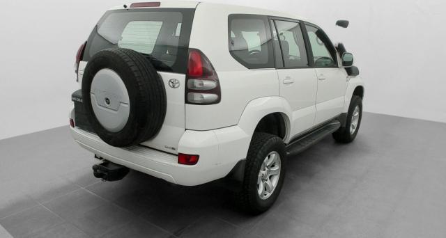 Toyota Land Cruiser image 9
