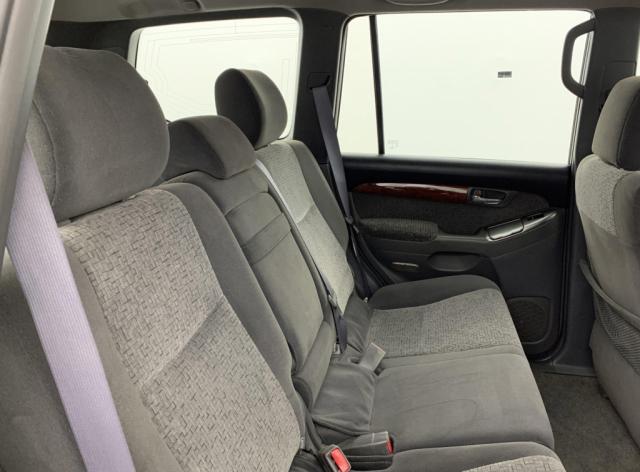 Toyota Land Cruiser image 4