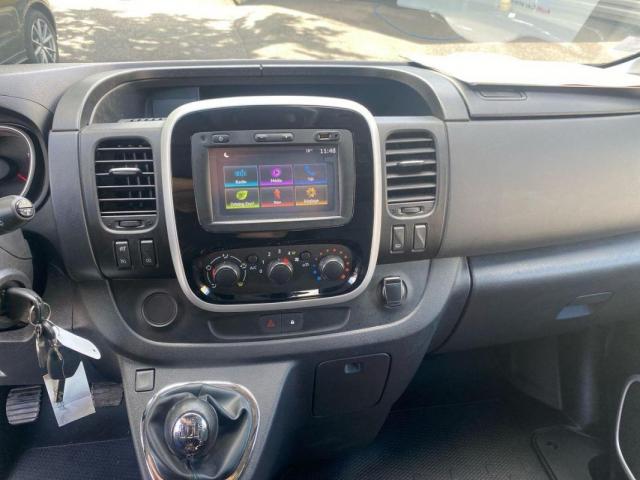 Renault Trafic image 2