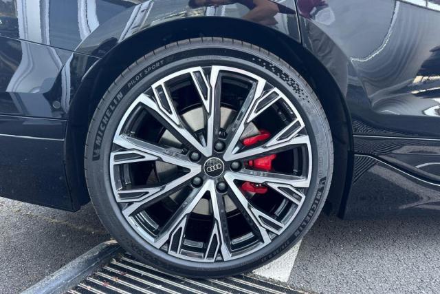 Audi E-Tron image 2
