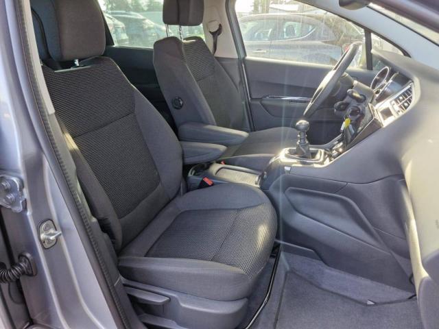 Peugeot 5008 image 2