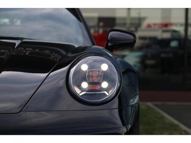Porsche 911 image 8