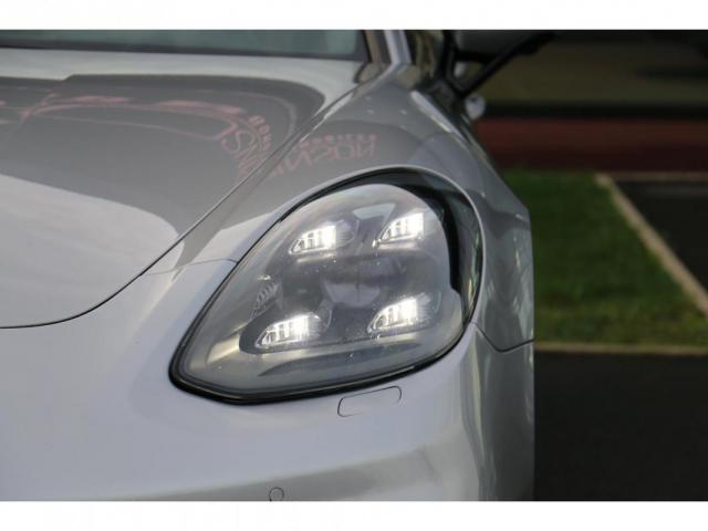 Porsche Panamera image 2