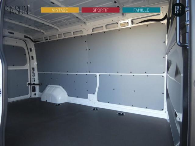 Renault Master image 9