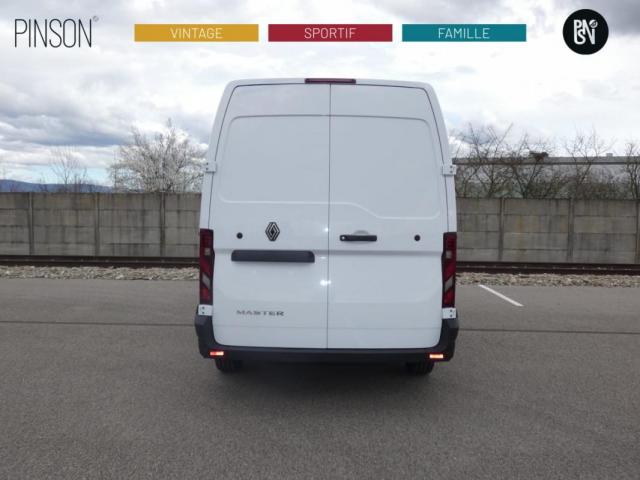 Renault Master image 2