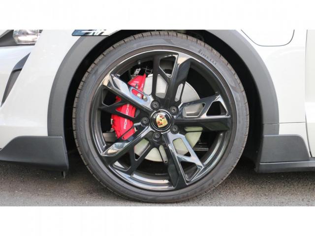 Porsche Taycan image 7