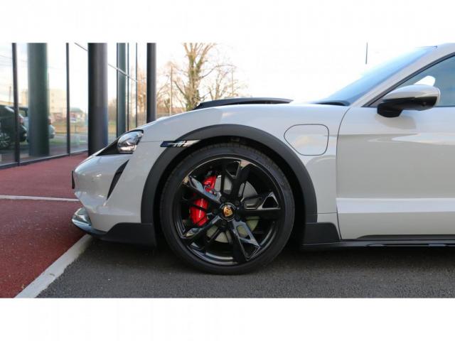 Porsche Taycan image 9