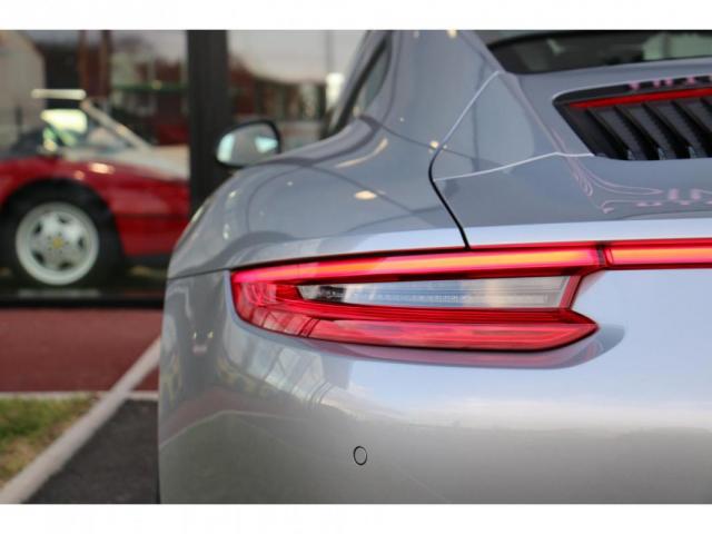 Porsche 911 image 9