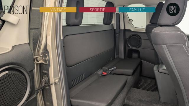 Toyota Hilux image 2