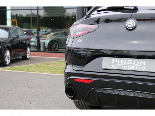 Alfa Romeo Stelvio image 3