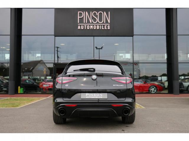 Alfa Romeo Stelvio image 8