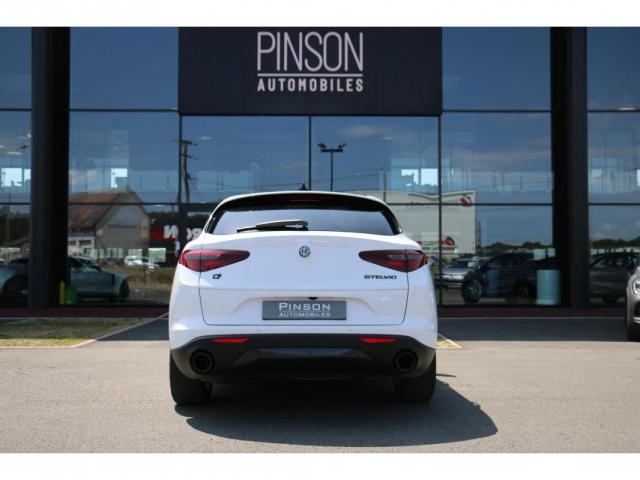 Alfa Romeo Stelvio image 1