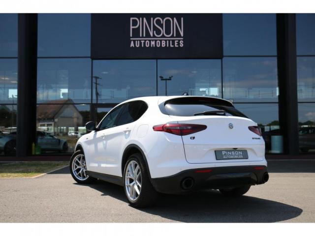 Alfa Romeo Stelvio image 9