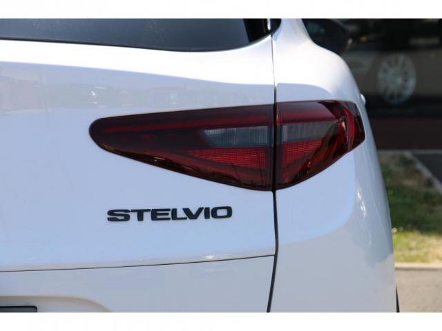 Alfa Romeo Stelvio image 6