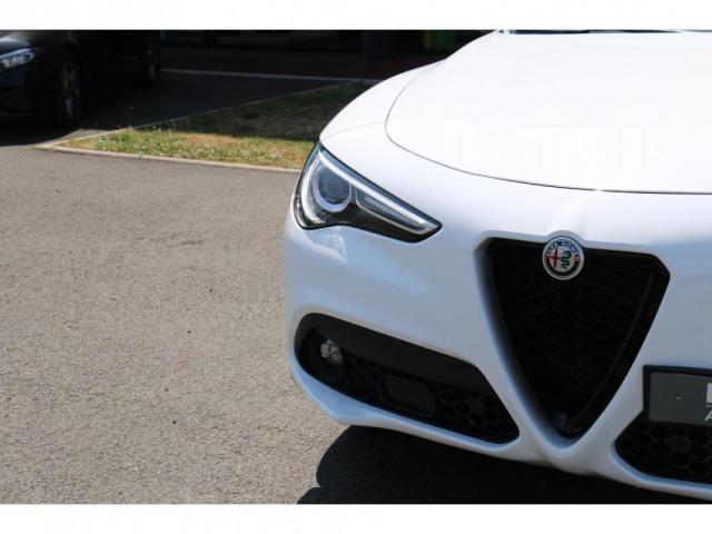 Alfa Romeo Stelvio image 2