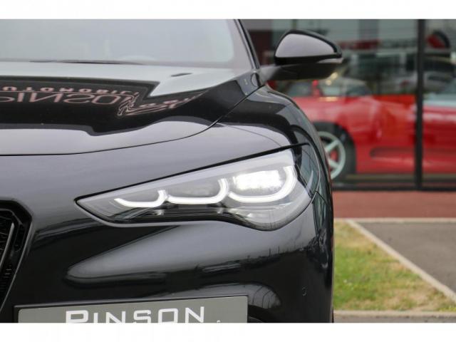 Alfa Romeo Stelvio image 5