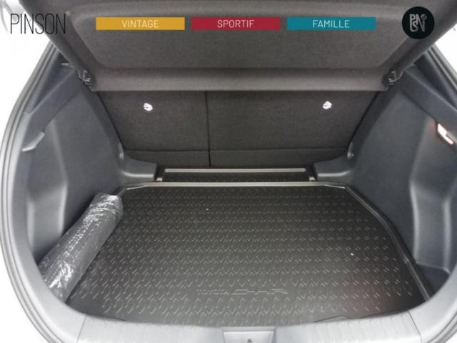Toyota C-Hr image 8