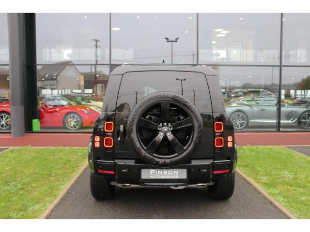 Land Rover Defender image 9