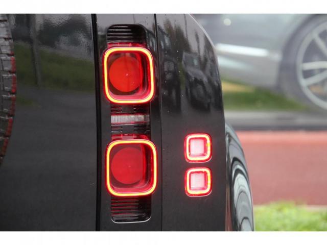 Land Rover Defender image 6